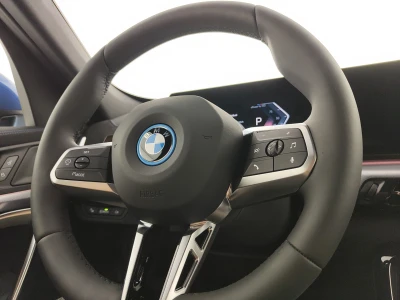 BMW i IX1