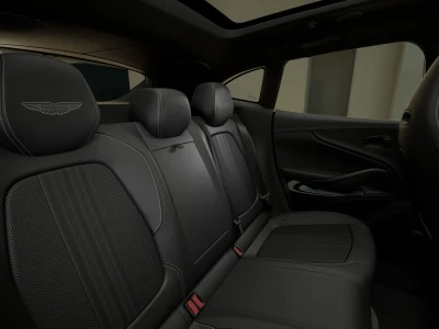 Aston martin DBX 707
