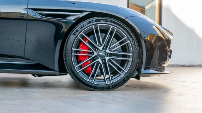 Aston martin DB12