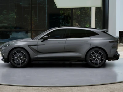Aston martin DBX 707