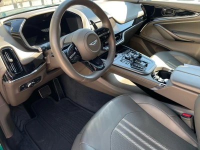 Aston martin DBX 707