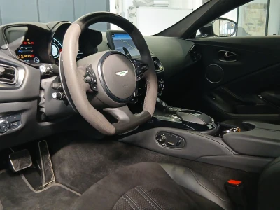 Aston martin VANTAGE
