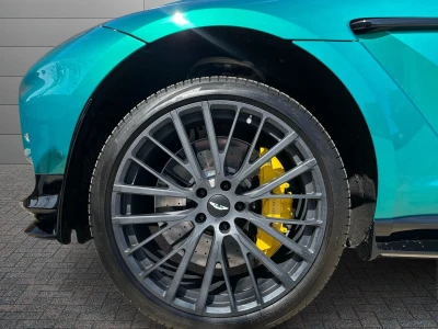 Aston martin DBX 707