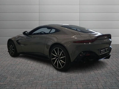 Aston martin VANTAGE