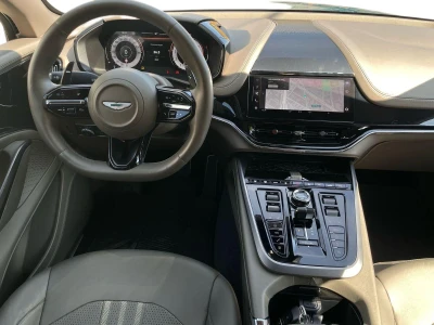 Aston martin DBX 707