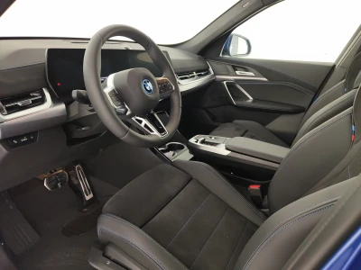 BMW i IX1