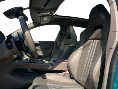 Aston martin DBX 707