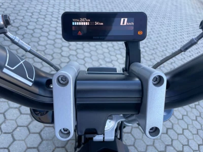 BMW Motorrad CE02