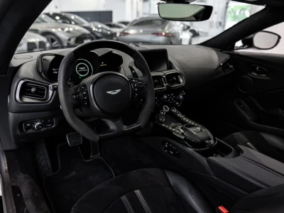 Aston martin VANTAGE