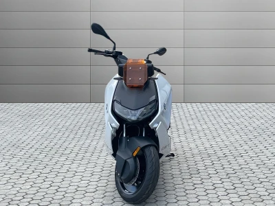 BMW Motorrad CE04