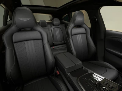 Aston martin DBX 707