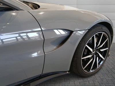 Aston martin VANTAGE