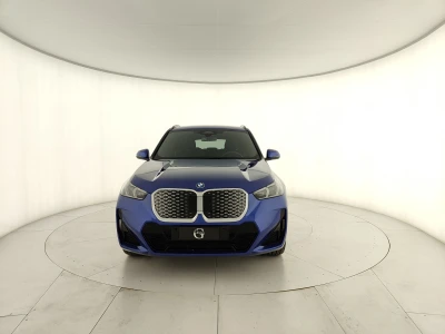 BMW i IX1