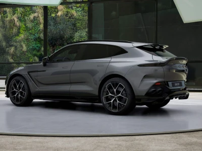 Aston martin DBX 707