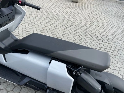BMW Motorrad CE04
