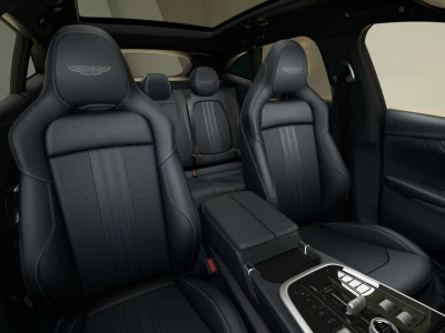 Aston martin DBX 707