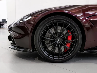 Aston martin VANTAGE