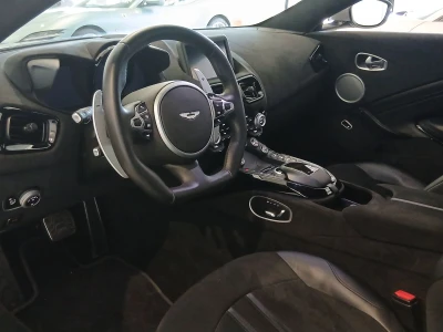 Aston martin VANTAGE