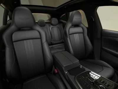 Aston martin DBX 707
