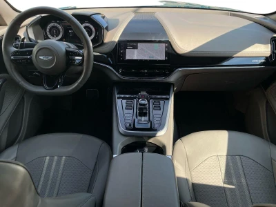 Aston martin DBX 707