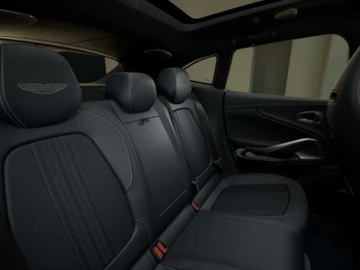 Aston martin DBX 707