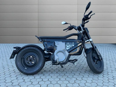 BMW Motorrad CE02