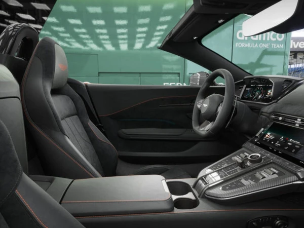 Aston martin VANTAGE ROADSTER