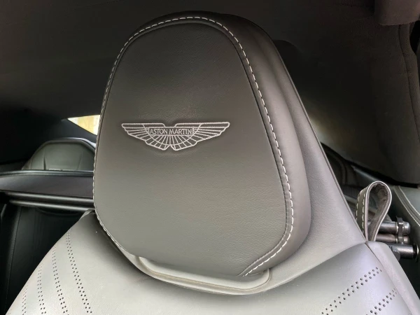 Aston martin DB11