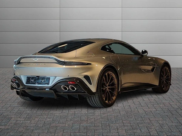 Aston martin VANTAGE