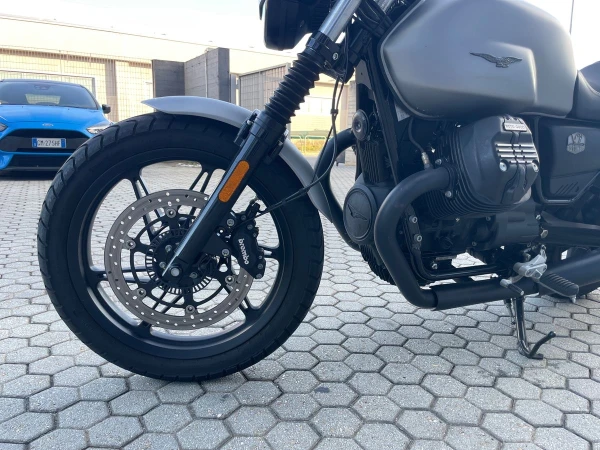Moto guzzi V7 850