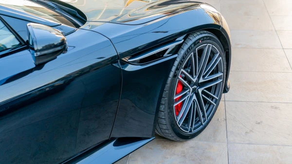 Aston martin DB12