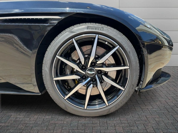 Aston martin DB11