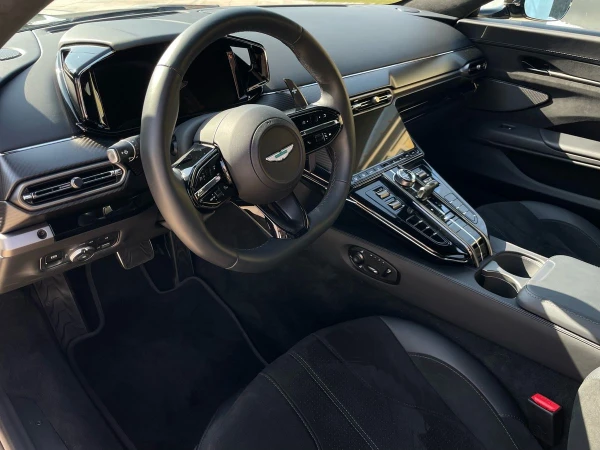 Aston martin VANTAGE