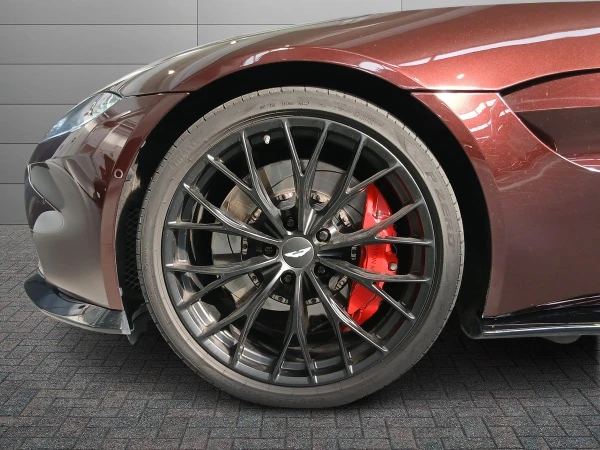 Aston martin VANTAGE