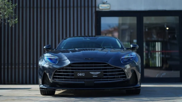 Aston martin DB12