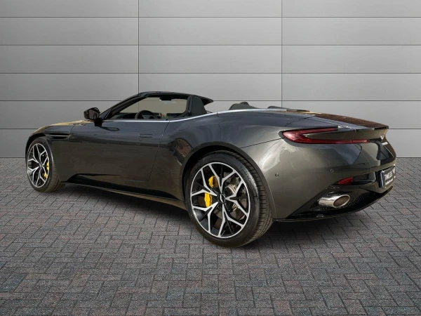 Aston martin DB11