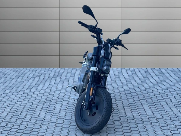 BMW Motorrad CE02