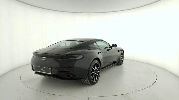Aston martin DB11