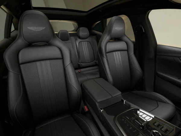 Aston martin DBX 707