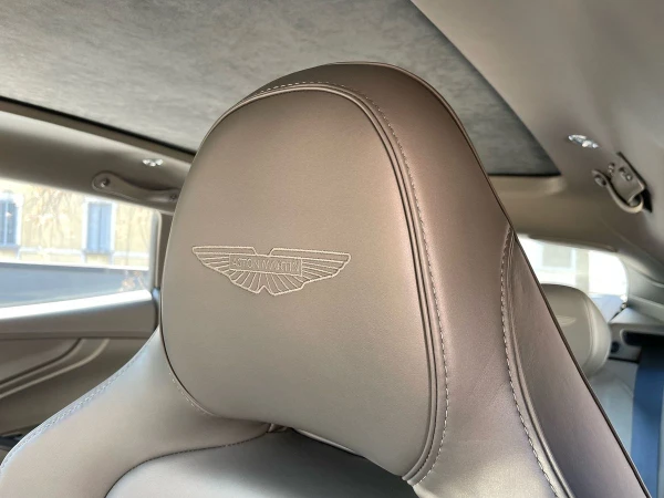Aston martin DBX 707