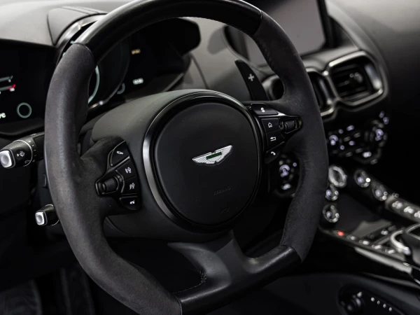 Aston martin VANTAGE