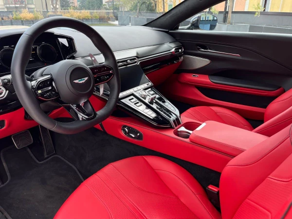 Aston martin VANTAGE
