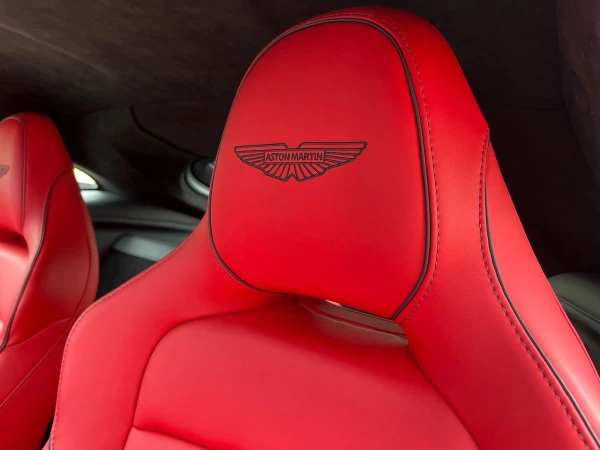 Aston martin VANTAGE