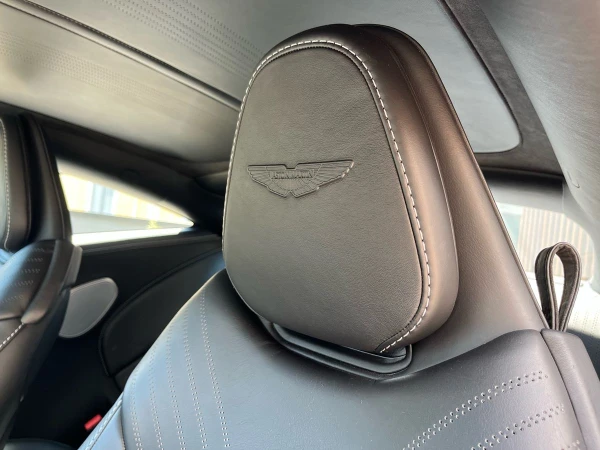 Aston martin DB11